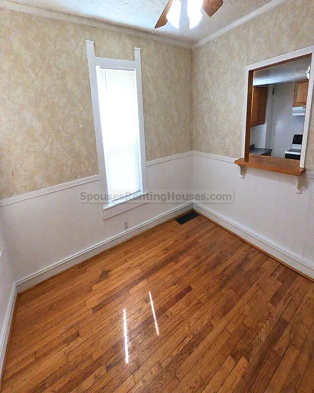 2 bed, 1.0 bath, $899 — Photo 2