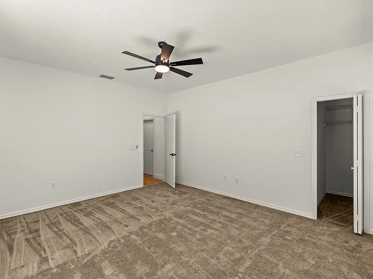 315 E Reehill St — Photo 20