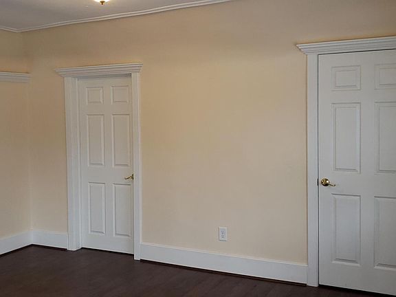 5th image of 832 Harriet St