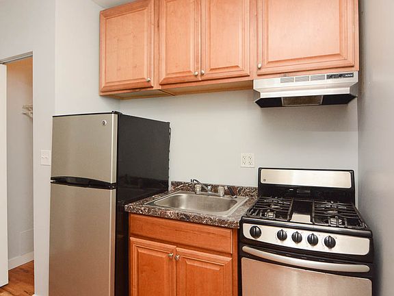 3rd image of 7456 N Greenview Ave APT 4E