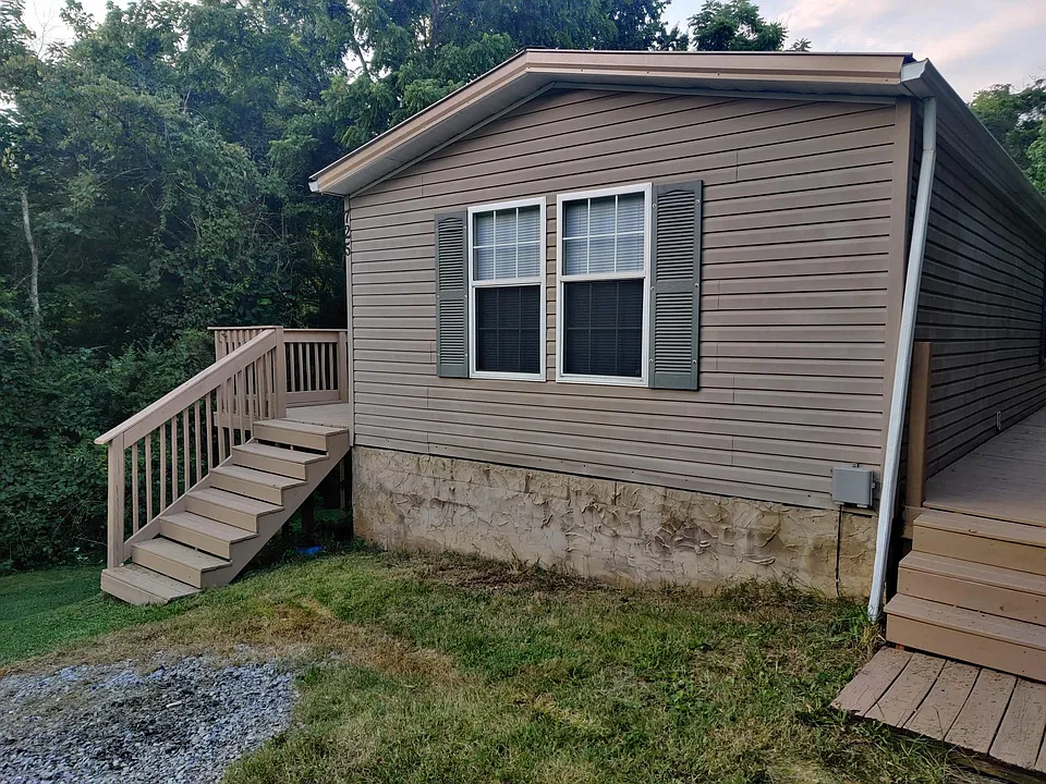 725 Rockingham Rd