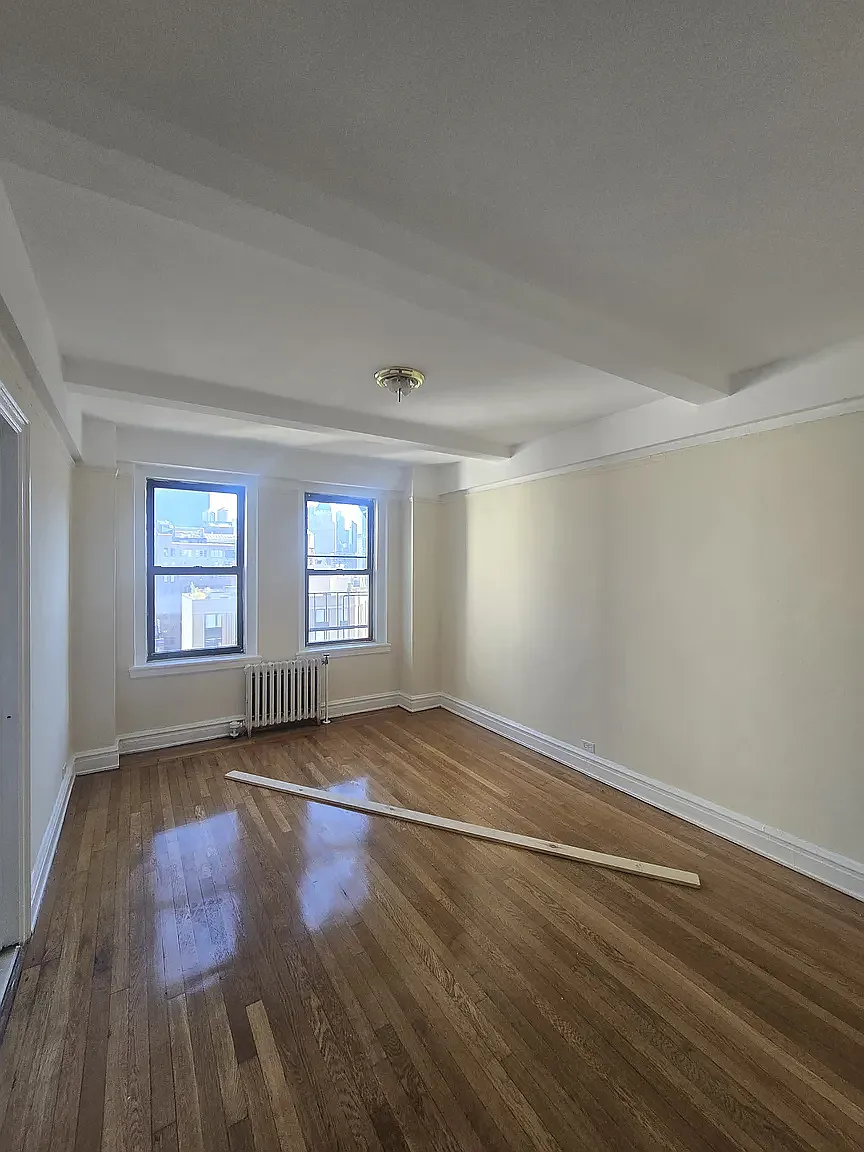 455 West 34th Street — Photo 2