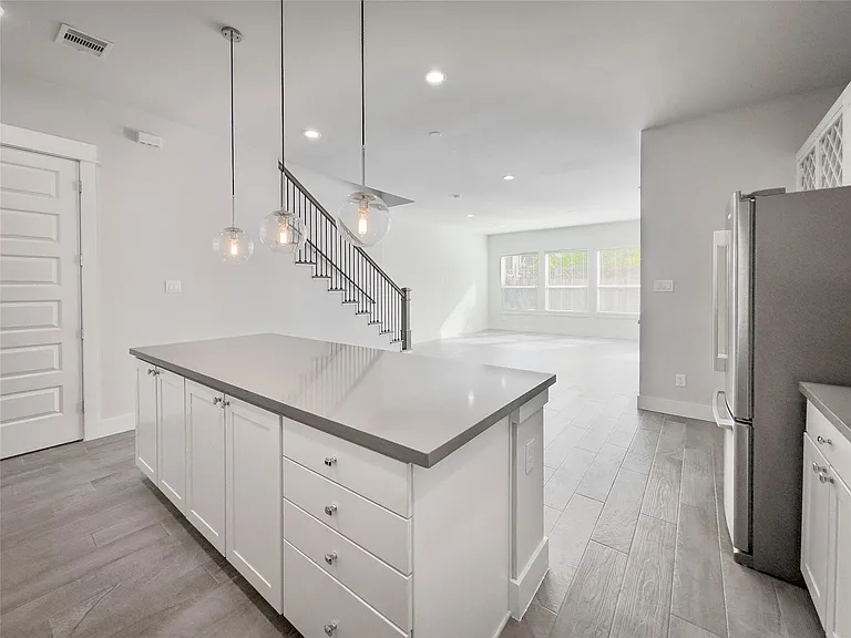 1602 Westside Gardens Ln — Photo 8