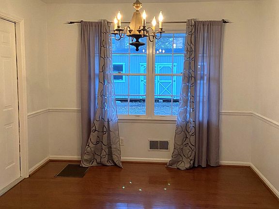 3rd image of 2752 Altadena Lake Dr