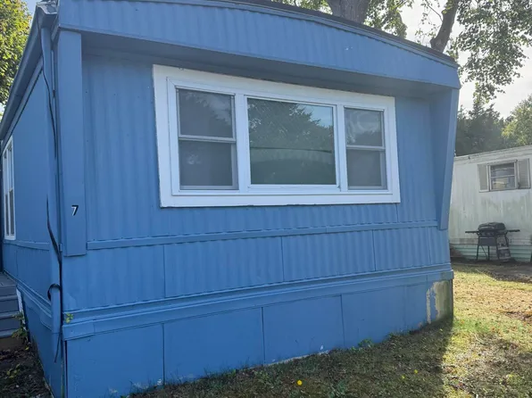 7 4th Avenue, Pocasset, MA 02559