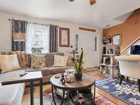 4th image of 583 Simbury St