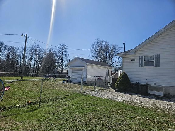 5th image of 709 Graham St