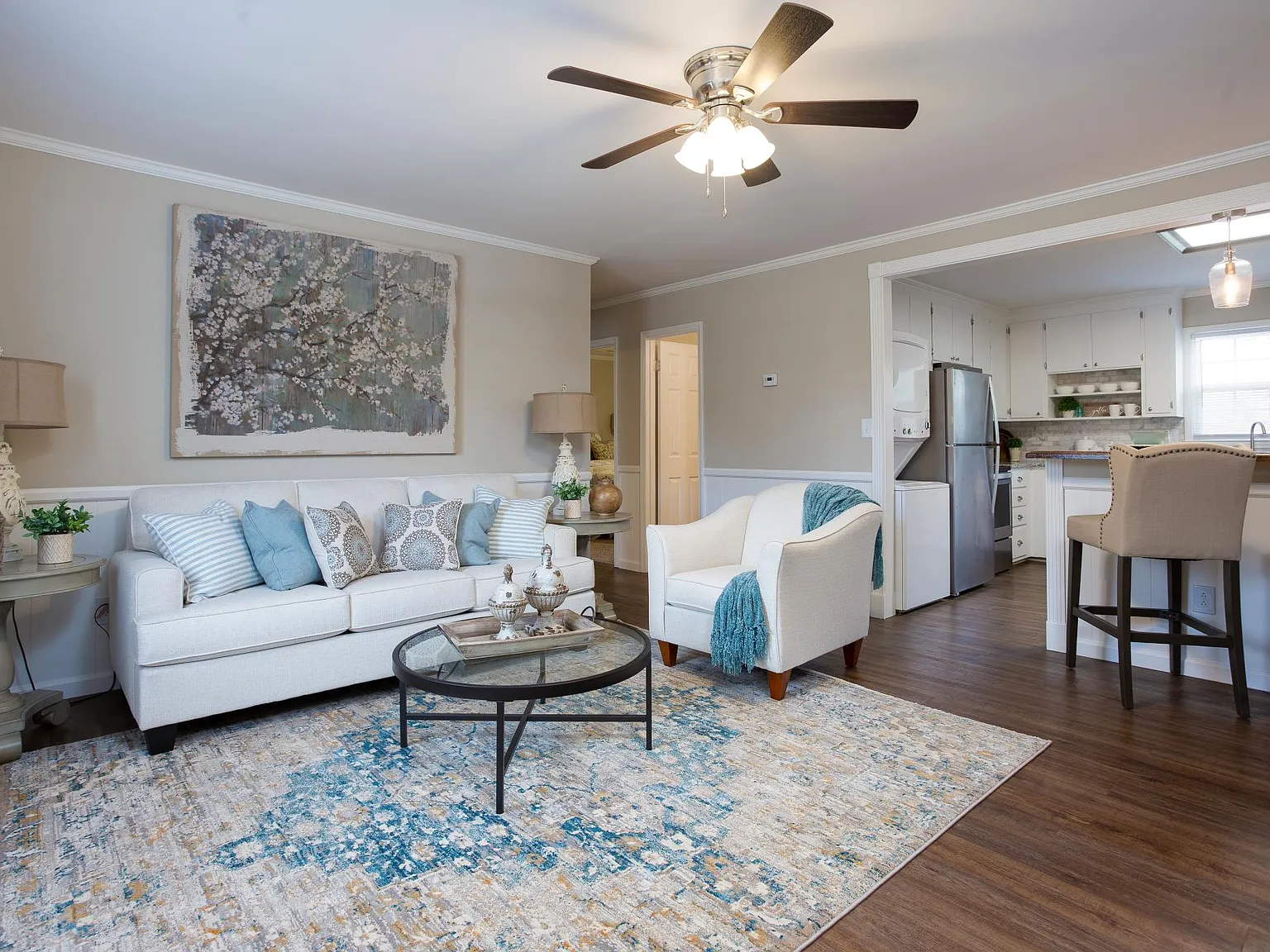 2 bed, 930 sqft, $1,350 — Photo 3