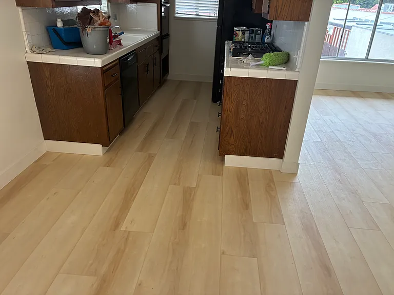 Large kitchen- updated appliances