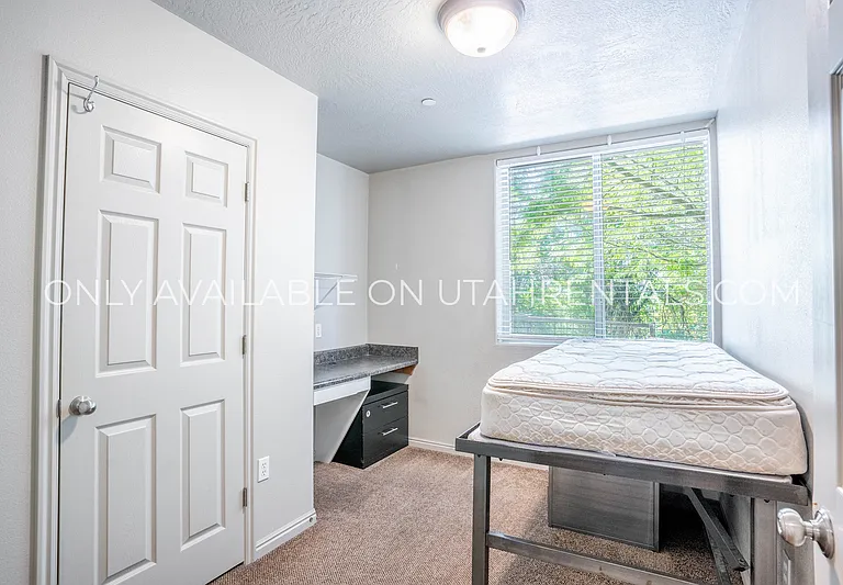 884 E 700 N #E1-1 — Photo 15