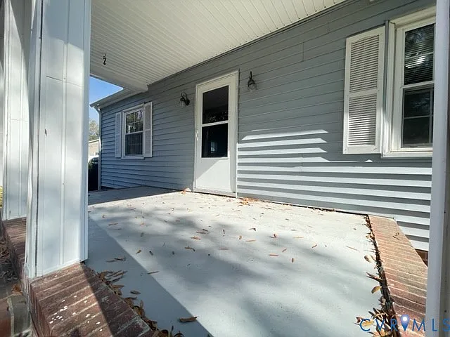 3 bed, 2.0 bath, 2124 sqft, $2,695 — Photo 2