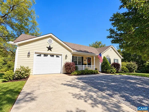 1832 Springhill Rd, Staunton, VA 24401