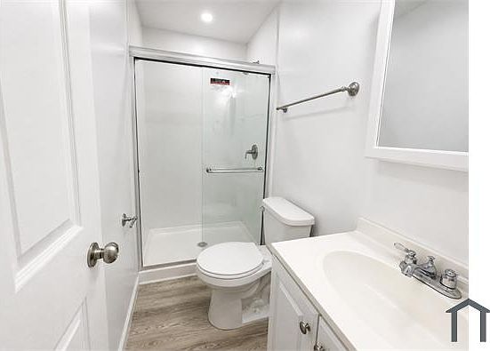 4th image of 318 N Paca St #4