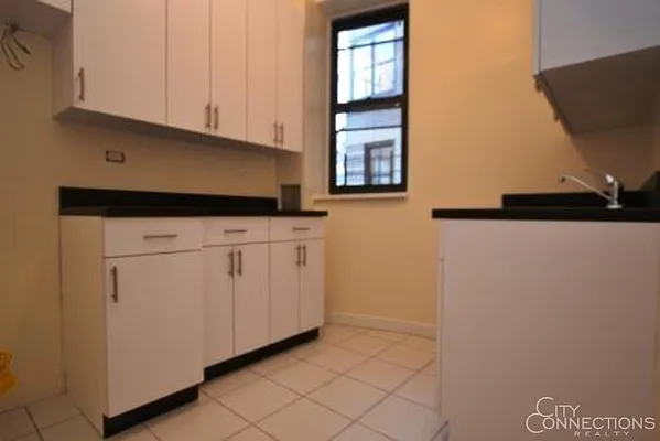 Rented by City Connections Realty | media 4