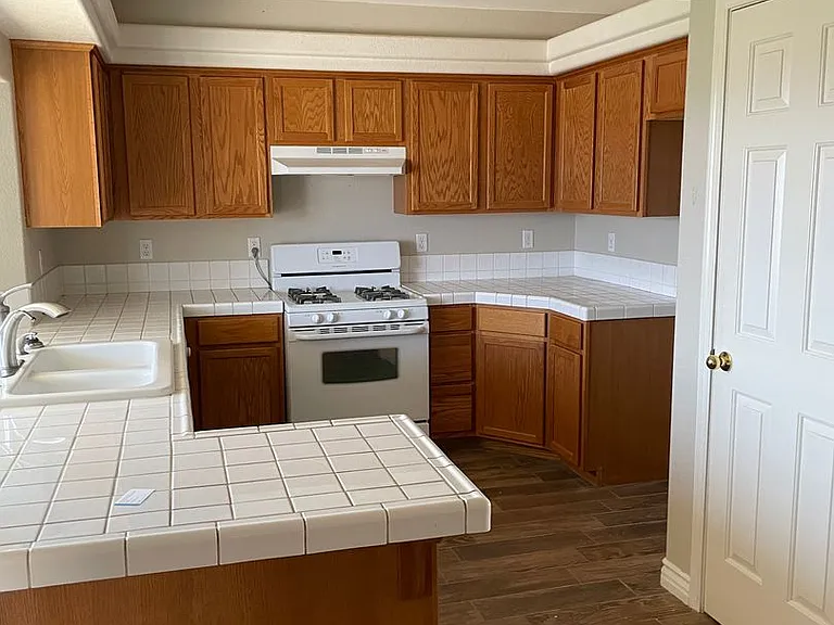 2454 E Saguaro Dr — Photo 11