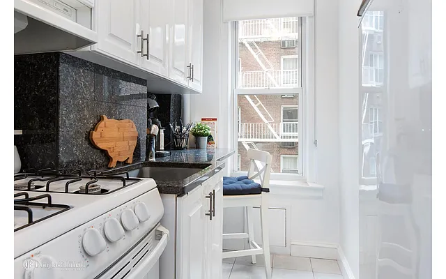 Rented by Douglas Elliman | media 19