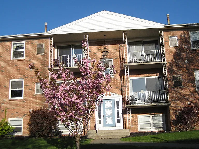 Park Hill Lane Apartments — Photo 22