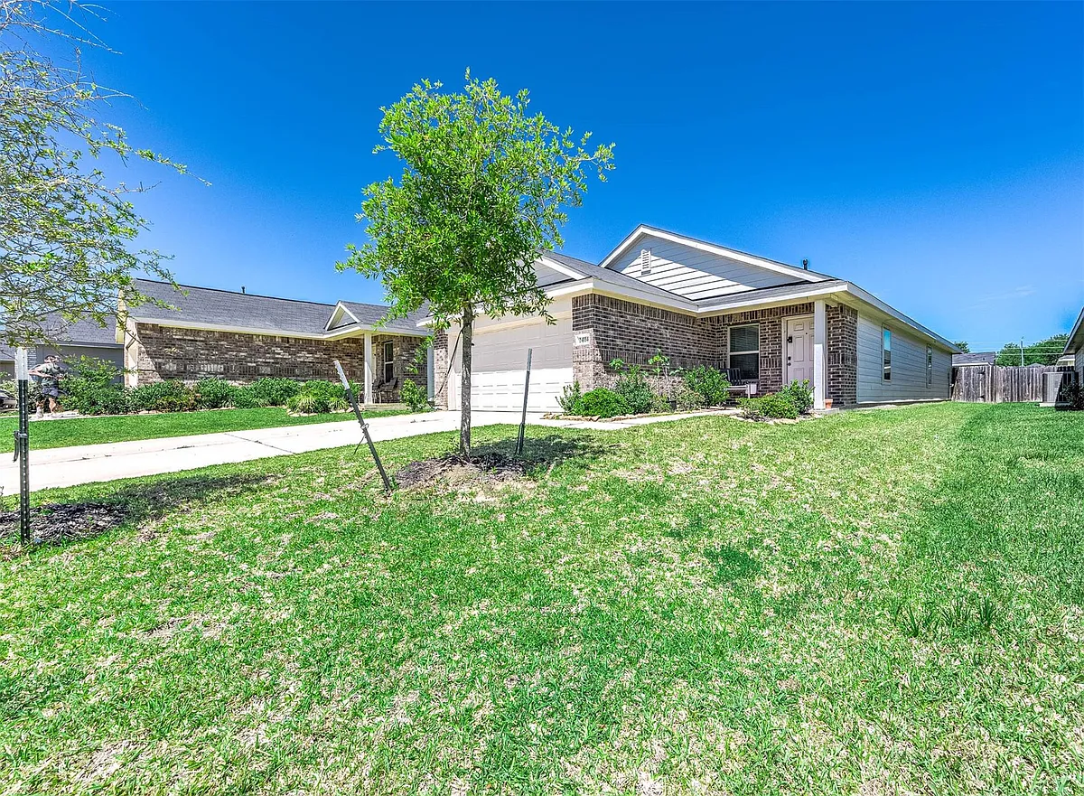 Building Photo - 24114 Wandering Brook Dr