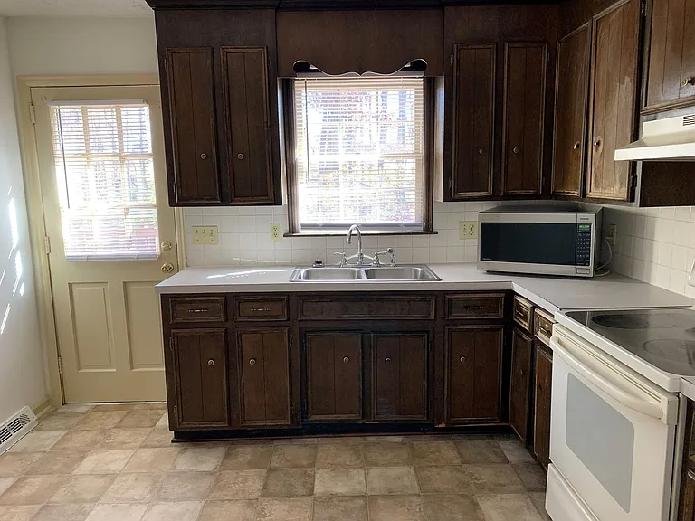 64 Maybrook Dr — Photo 7