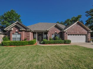 24 Ozark Dr, Maumelle, AR 72113
