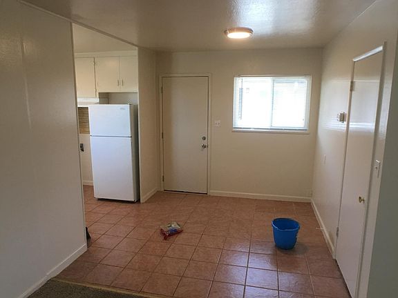 3rd image of 1046 Lupin Dr APT 4