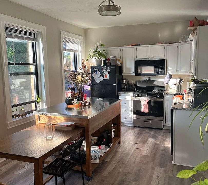 1st image of 1401 N Saint Clair St #3C