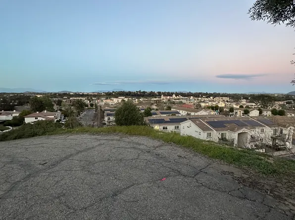 28450 6th St #2, Temecula, CA 92590