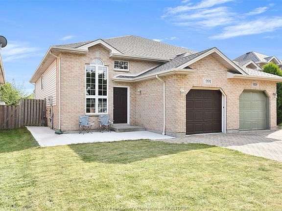 3rd image of 991 Silverdale Dr
