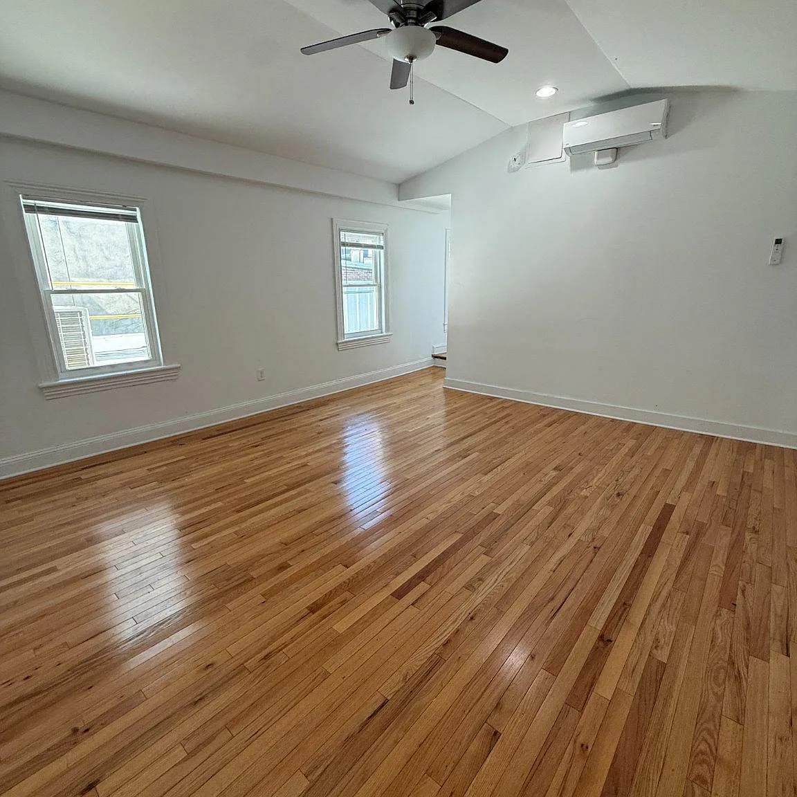 2 bed, 1.0 bath, 850 sqft, $3,550 — Photo 1