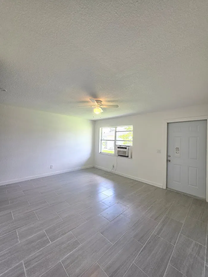 2 bed, 1.0 bath, 1560 sqft, $1,100 — Photo 3