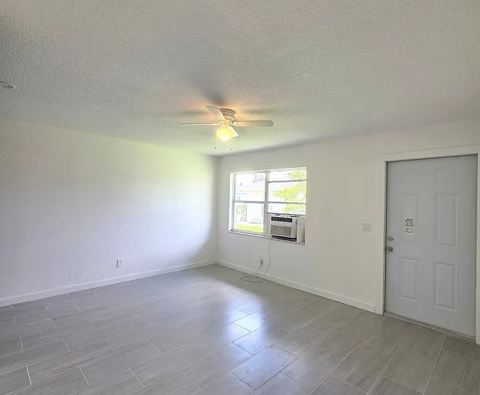 5626 6th Ave — Photo 3