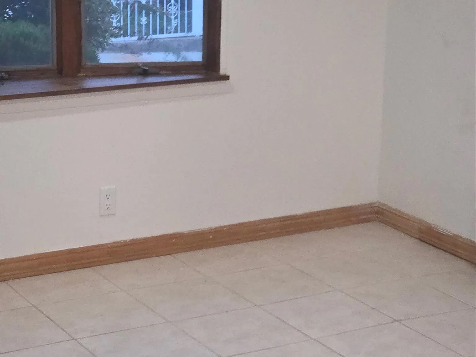 3 bed, 30.0 bath, 1142 sqft, $4,000 — Photo 2