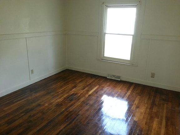 4th image of 207 Edna St