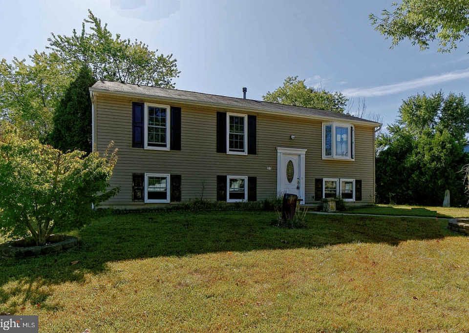 1st image of 27 Dover Ln
