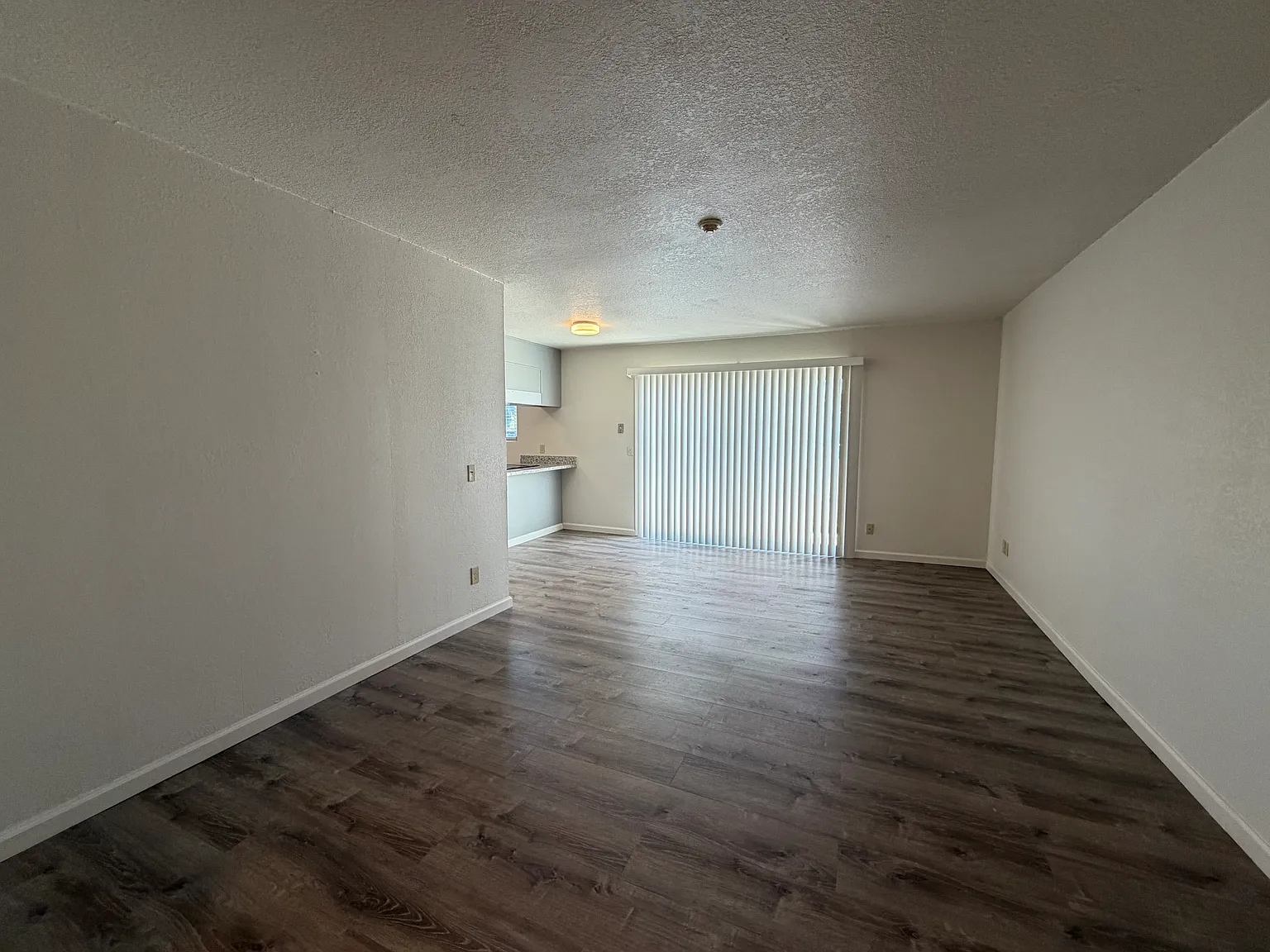 2 bed, 750 sqft, $2,095 — Photo 2