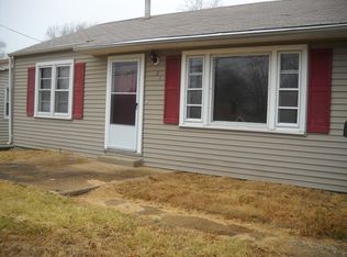 21 Reasor Dr, Saint Louis, MO 63135