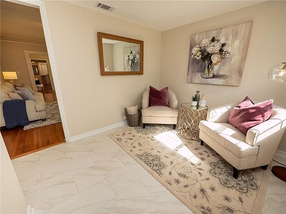 5th image of E 412 Poinsettia St