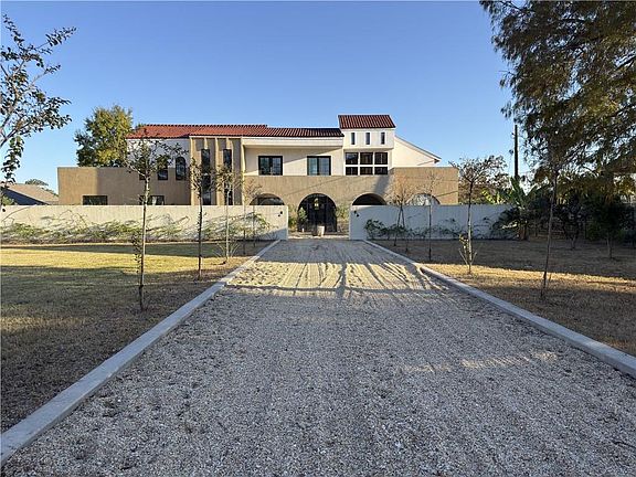 3rd image of 137 Midway Dr