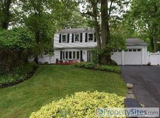 12 Villet Dr, Setauket, NY 11733