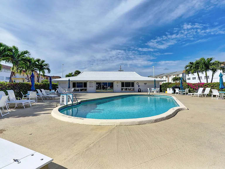 100 Shore Ct #210 — Photo 47