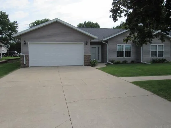 304 N Maple St, Monticello, IA 52310
