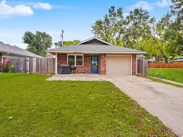 1014 Locust St, Eudora, KS 66025