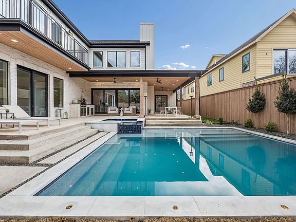 4th image of 1811 Bermuda St