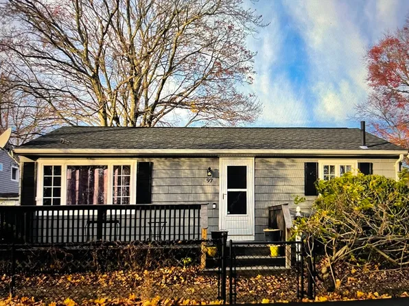 97 Gardner Ave, Swansea, MA 02777