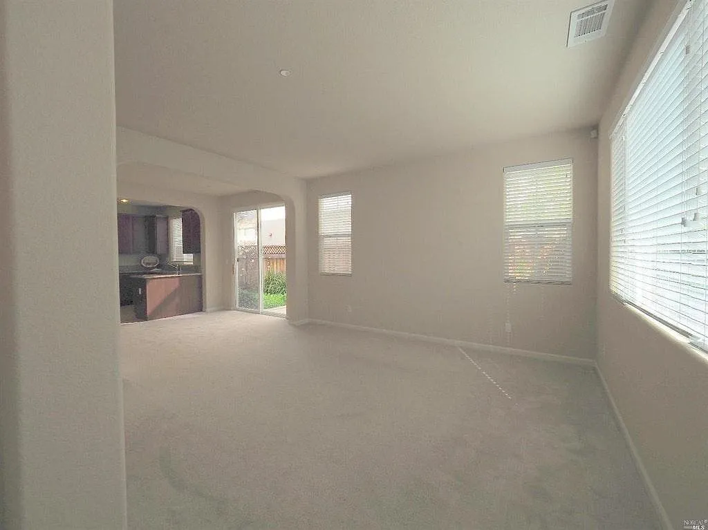 3 bed, 2.5 bath, 1663 sqft, $2,900 — Photo 2