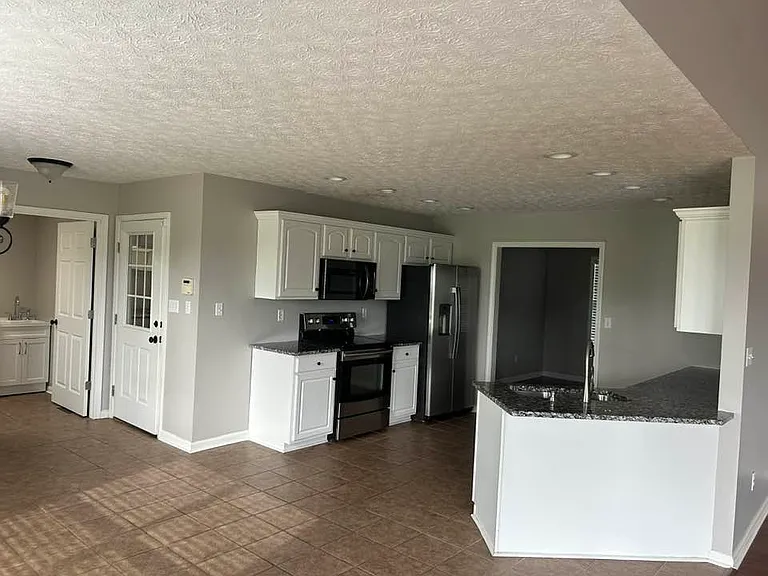 1245 Mason Ln — Photo 2