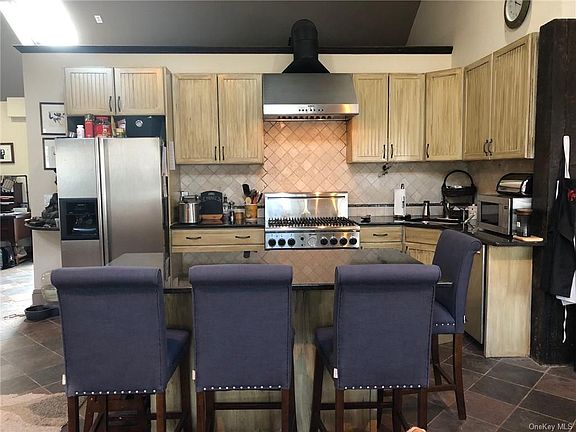 4th image of 315 N Broadway APT 2