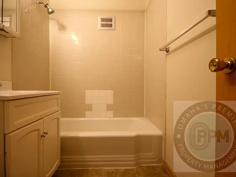 3758 S 82nd St — Photo 20