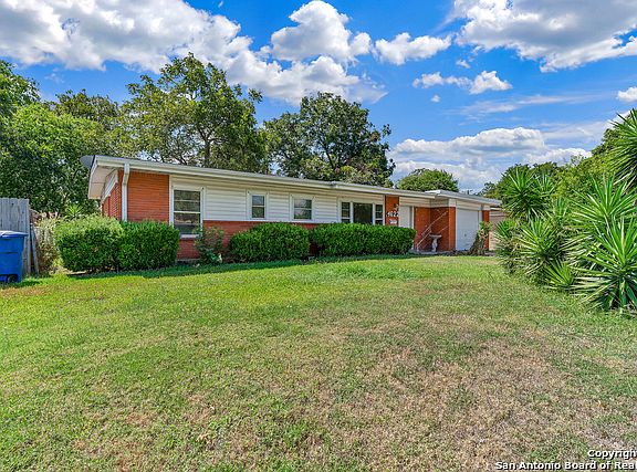 3rd image of 4622 Creekmoor Dr