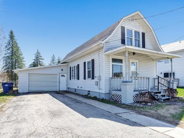 130 Summit St, Pulaski, WI 54162